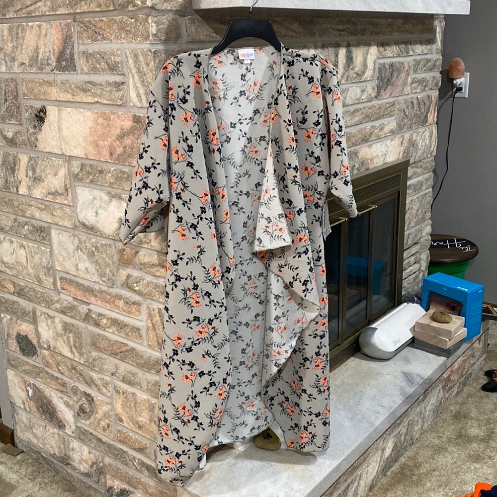 NWT LuLaRoe Shirley Kimono Size Small